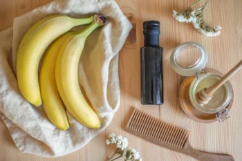 Máscara Capilar Com Banana Para Fios Ressecados – Receita, Como Aplicar e Benefícios