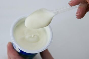 Máscara de Iogurte e Açúcar Mascavo Clareia a Pele – Receita e Como Aplicar