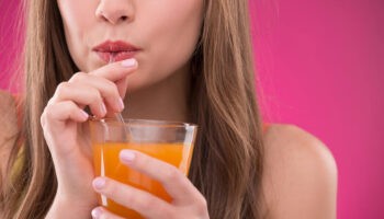 Suco de Cenoura Com Salsão Fortalece a Imunidade – Receita, Como Consumir e Benefícios