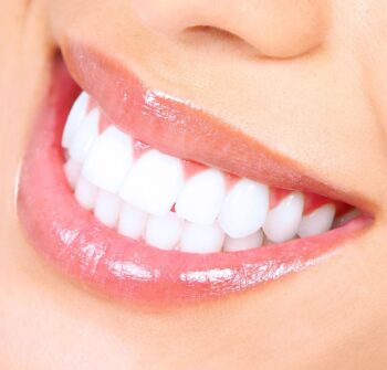 Pastinha de Cúrcuma e Menta Para Clarear os Dentes – Receita, Como Aplicar e Benefícios
