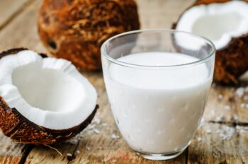 Hidratação de Maisena e Leite de Coco Para Cabelos Ressecados – Receita, Como Aplicar e Benefícios