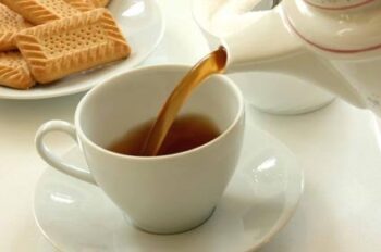 Chá de Folha de Mamão – Benefícios, Pra Que Serve e Como Preparar