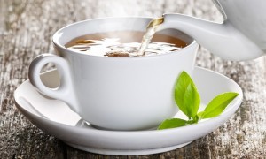 Chá de Carqueja Com Casca de Abacaxi Para Desinchar e Emagrecer – Receita, Como Consumir e Benefícios