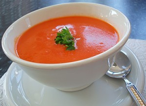 Sopa Fria de Tomates Emagrece – Receita, Como Consumir e Benefícios
