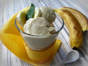 Como Consumir o Sorvete de Banana Com Limão