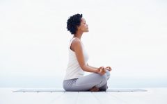 Treino de Yoga de 4 Minutos Para Emagrecer e Combater Doenças – Como Fazer e Benefícios