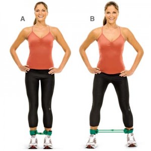 exercicio-com-elastico-para-pernas